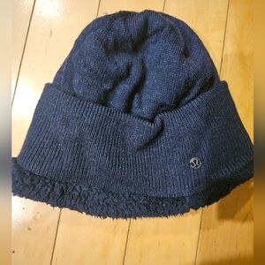 Lululemon merino wool Sherpa lined toque